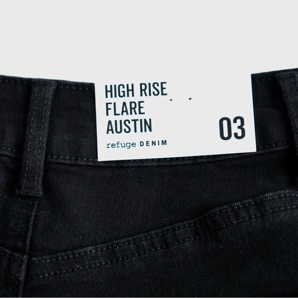 🔥 NWT REFUGE DENIM AUSTIN Black Flared Distressed Jeans - Picture 7 of 8
